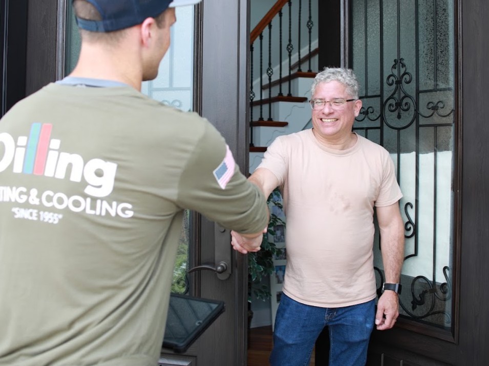 Dilling technician shaking hands with a homeowner at their front door